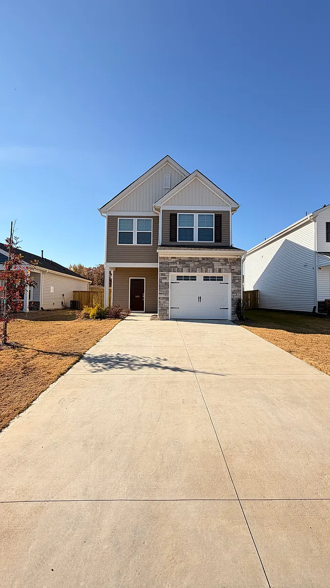 Building Photo - 1428 Donhill Dr