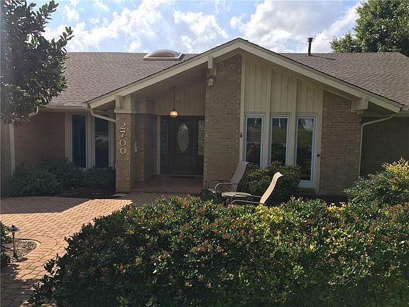 2nd image of 2700 Lakewood Ln