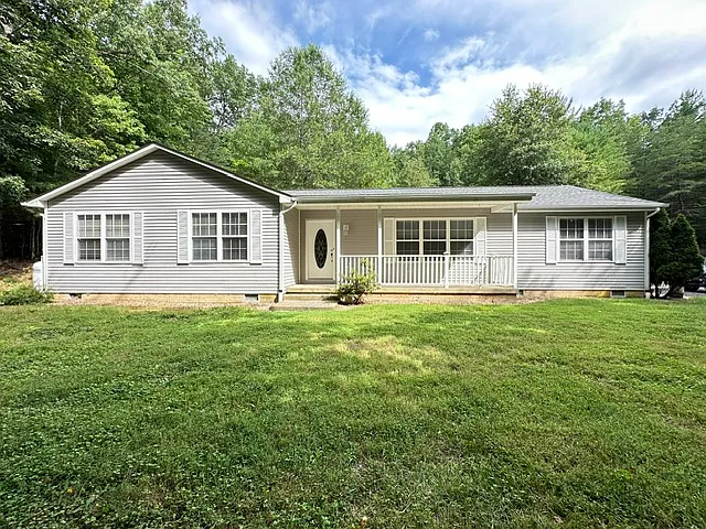 1304 Jollett Rd — Photo 2