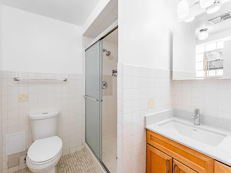 3158 N Neenah Ave #1C — Photo 11