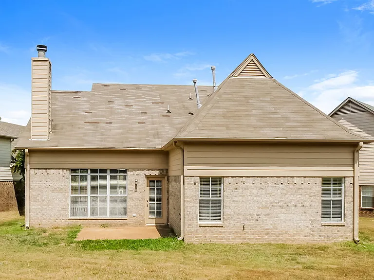 1043 Averett Cv — Photo 16