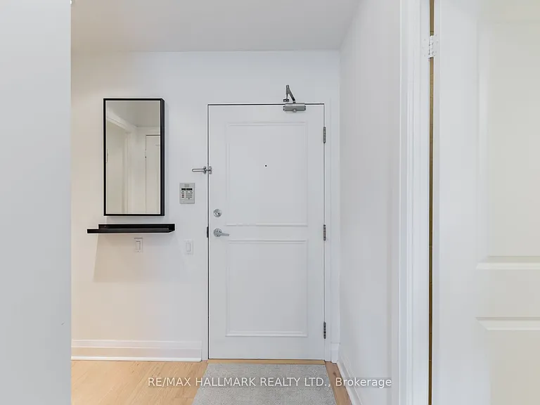 20 Scrivener Sq #502 — Photo 2
