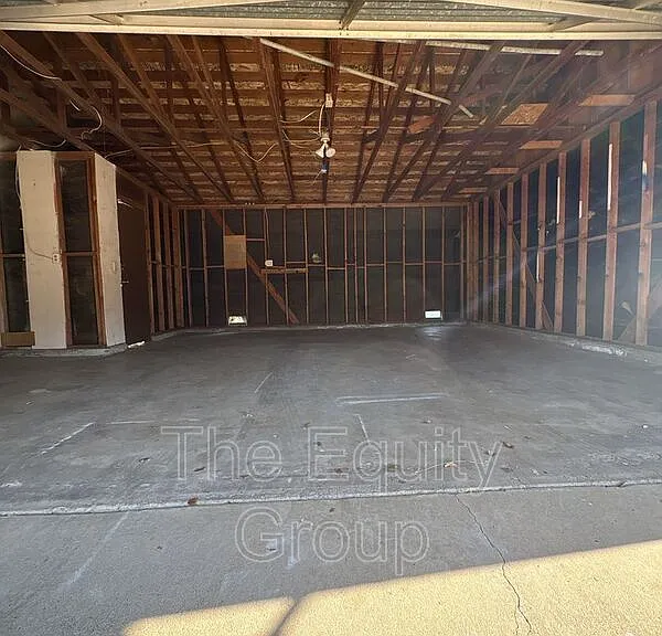 1577 E Cross Ave — Photo 12
