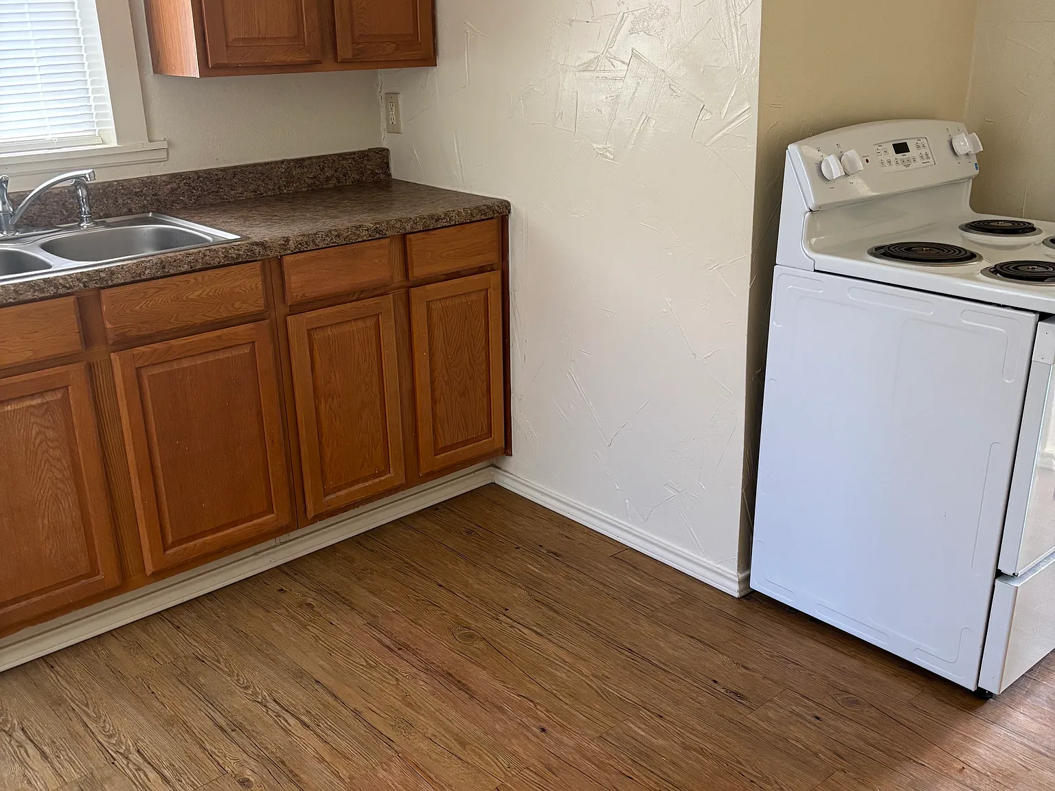 2 bed, 768 sqft, $950 — Photo 3