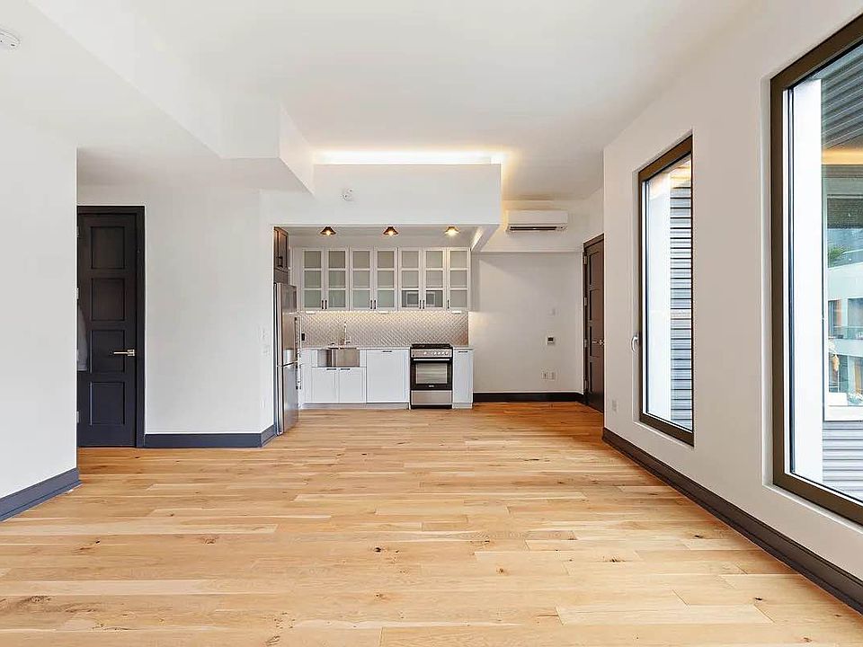 1st image of 10 Montieth St #825
