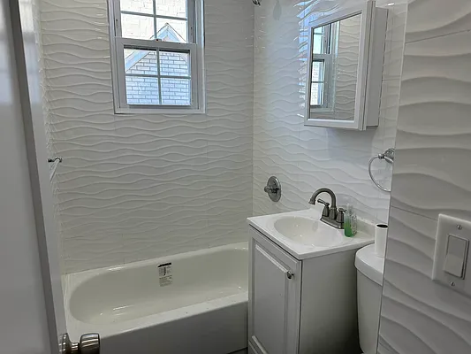 Rented by 18 REALTY | media 15