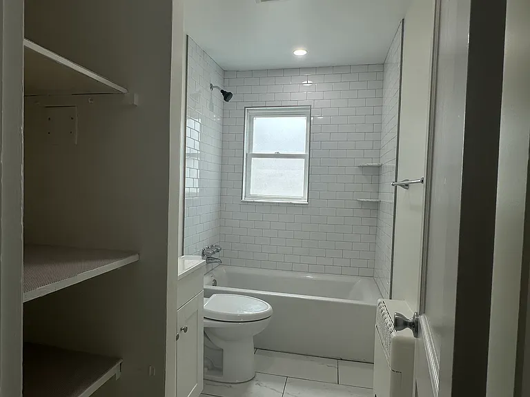 239 E Main St #4 — Photo 5