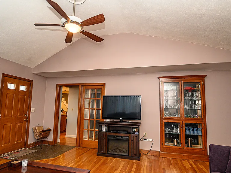 508 Pleasant St — Photo 6