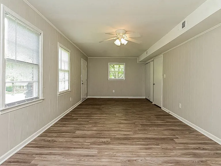 7015 Knollwood Dr — Photo 2