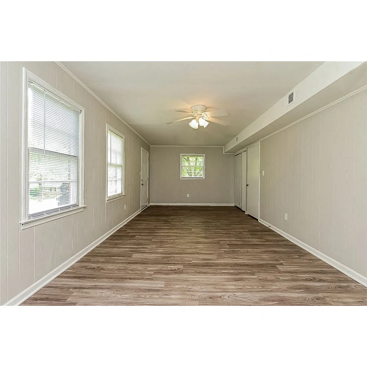 Building Photo - 7015 Knollwood Dr