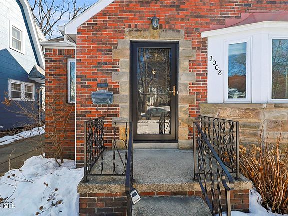 5th image of 3008 Sherbrooke Rd