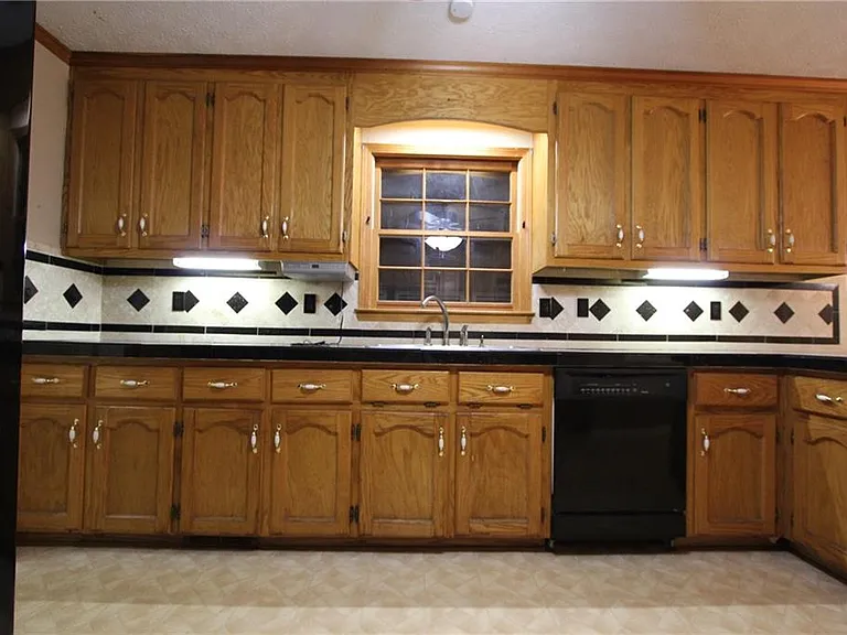 818 Springlake Rd — Photo 7