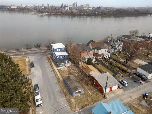 4 S Front St, Wormleysburg, PA 17043