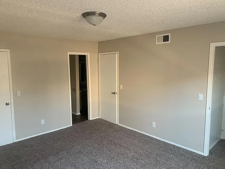 Yukon Heights Apartments — Photo 83