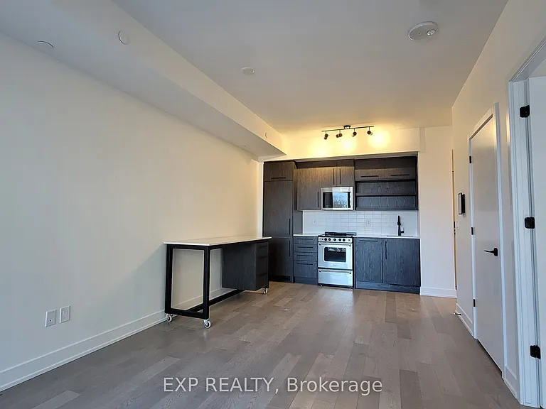 560 Rideau St #407 — Photo 8