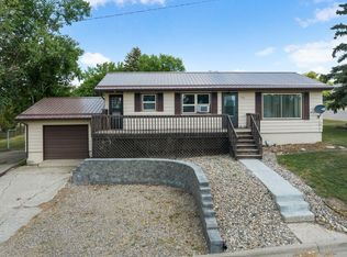 302 5th St NW, Kenmare, ND 58746
