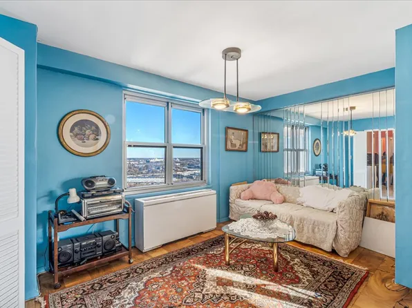 110-11 Queens Boulevard image 10 of 33