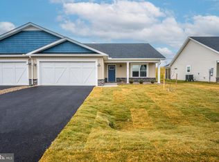 456 Dripping Spring Dr, Hedgesville, WV 25427