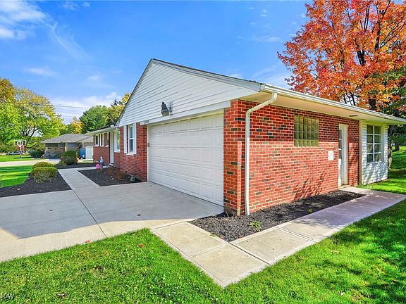 3rd image of 2520 Woodview Dr