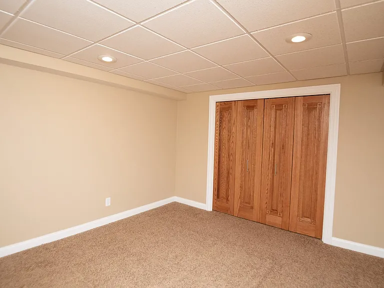 405 Galway Dr — Photo 50
