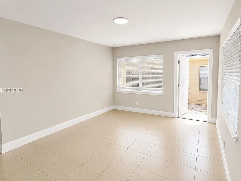 2332 Roosevelt St #32 — Photo 4