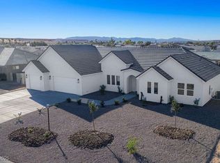 1573 Heights Dr, Moapa Valley, NV 89021