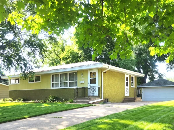 2819 Nash Rd, Brooklyn Center, MN 55430