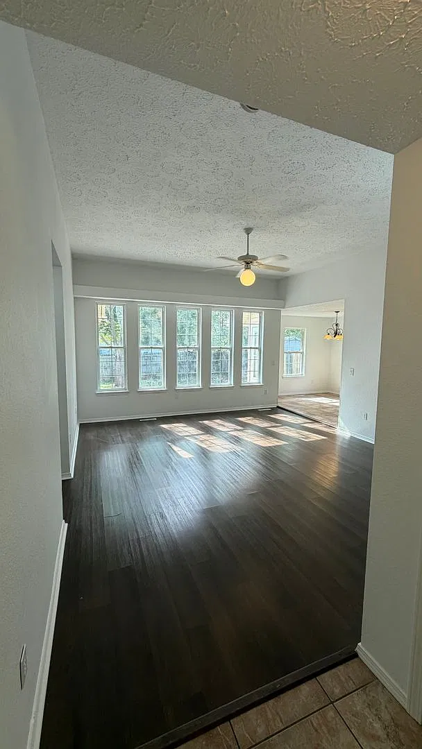 Beautiful 3 bedroom 2 bathroom 2 car garage in Willard Schools! — Photo 2