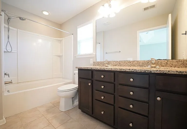 215 Shelton St — Photo 19
