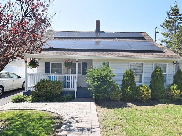 130 Winganhauppauge Road, Islip, NY 11751