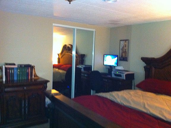 Mirror closets in all rooms 