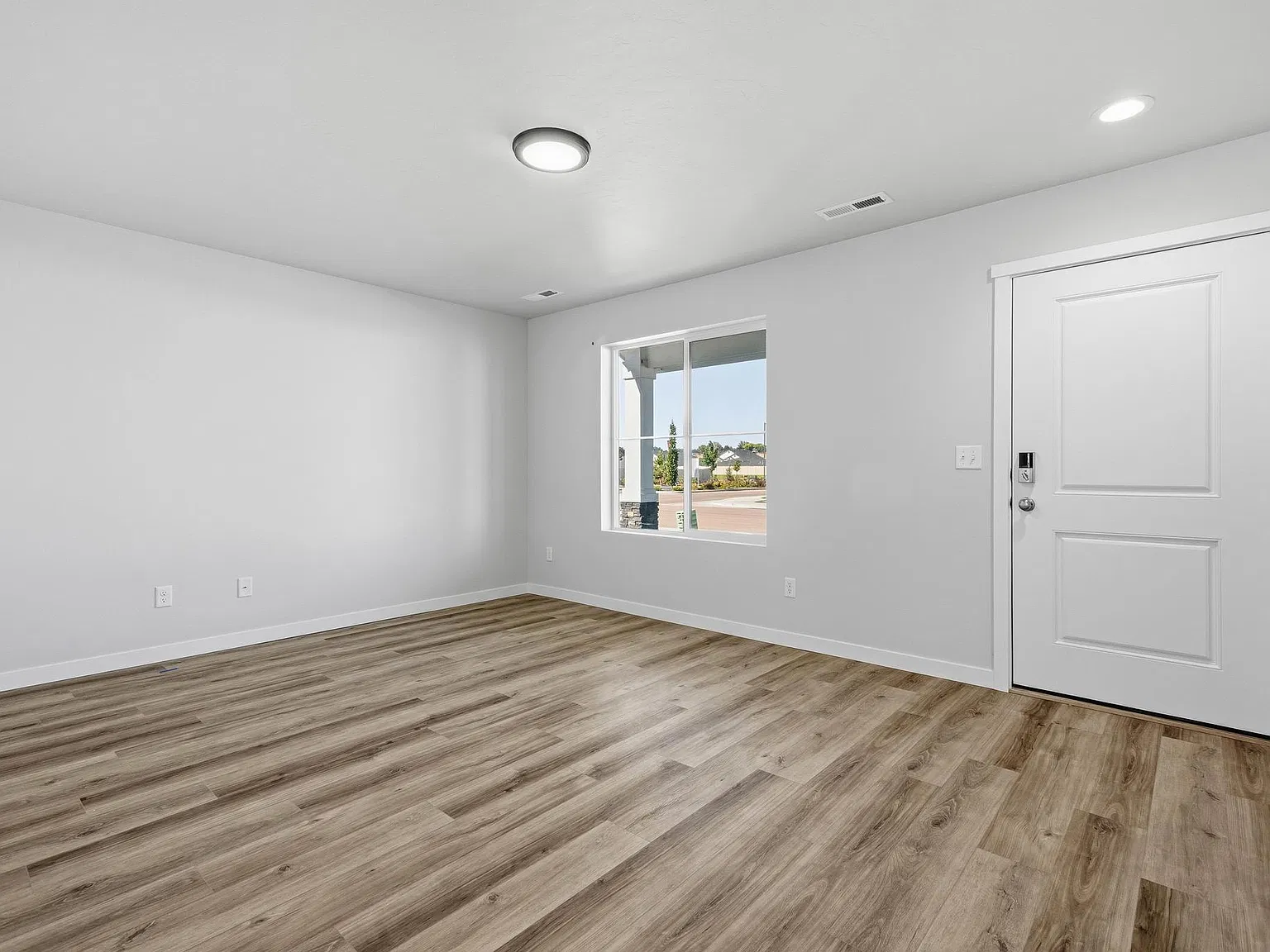 5 bed, 2530 sqft, $2,775 — Photo 3