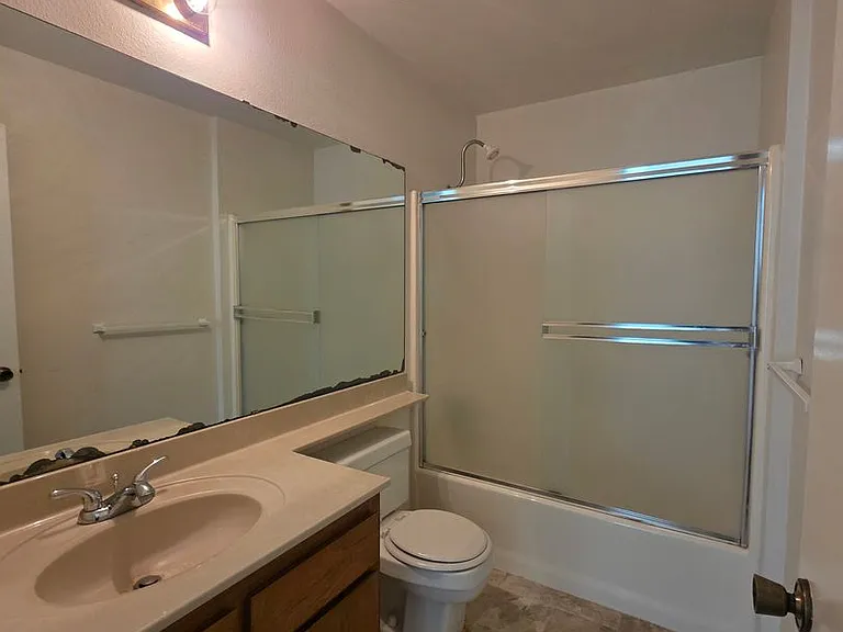 1128 N Manzanita St — Photo 4
