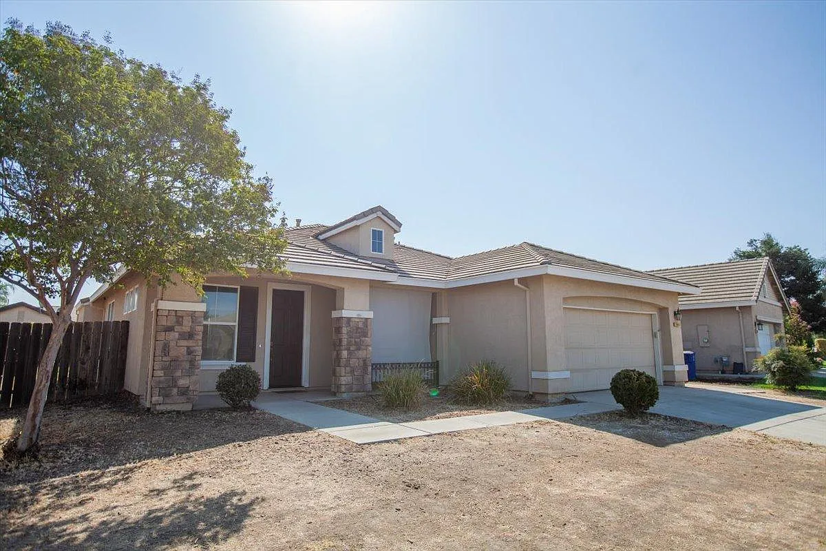 2045 Tangerine Ave photo 1