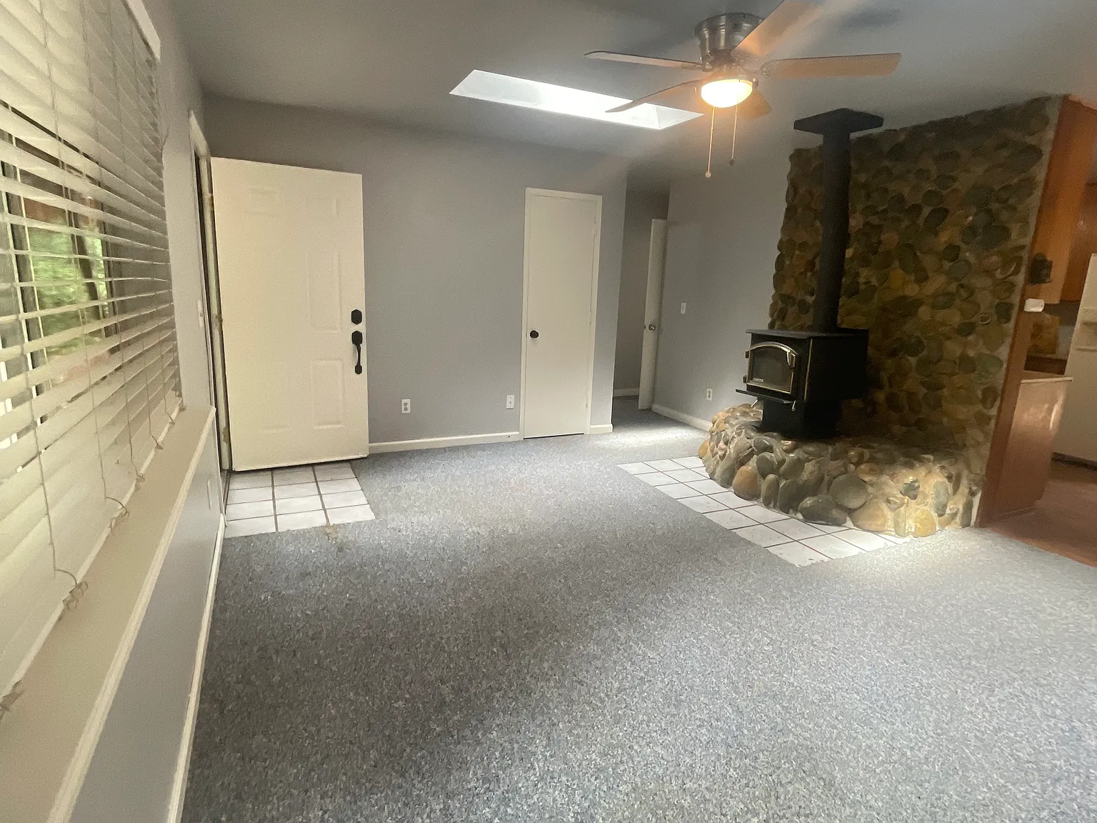 3 bed, 1050 sqft, $2,200 — Photo 3