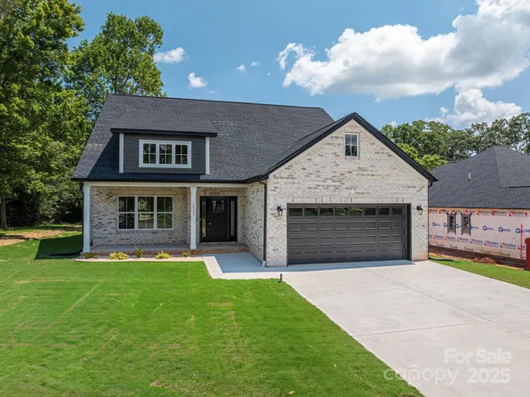 1337 20th Ave NE, Hickory, NC 28601