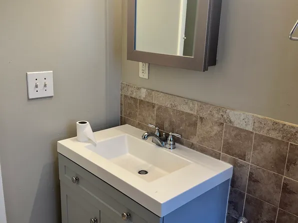 66 Poe Ave Floor 2, Newark, NJ 07106