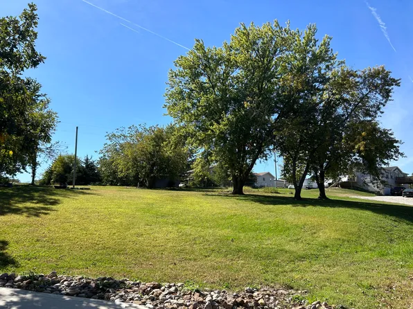 Hickory St, Dexter, IA 50070