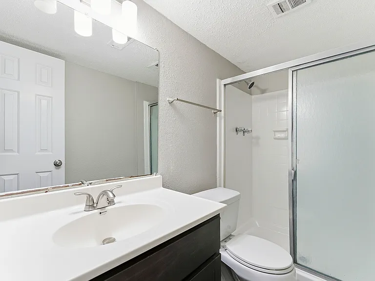 Lacota Apartments — Photo 14