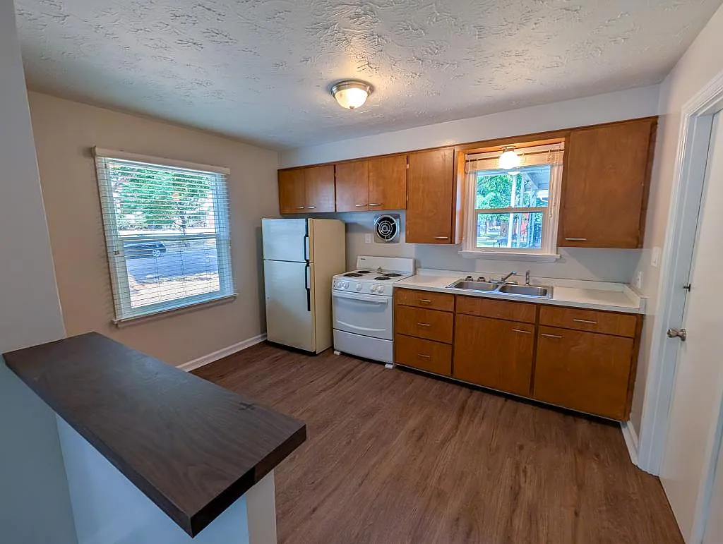 801 Spring Ave — Photo 4
