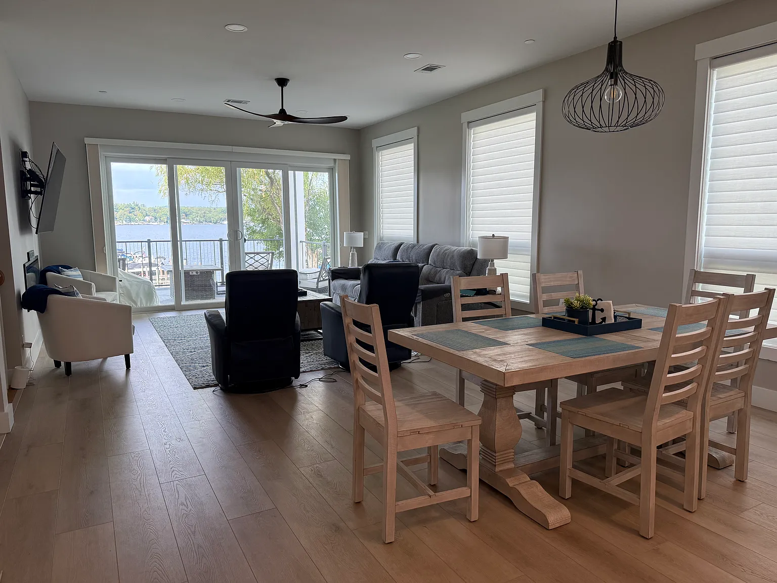 4 bed, 3386 sqft, $6,950 — Photo 4