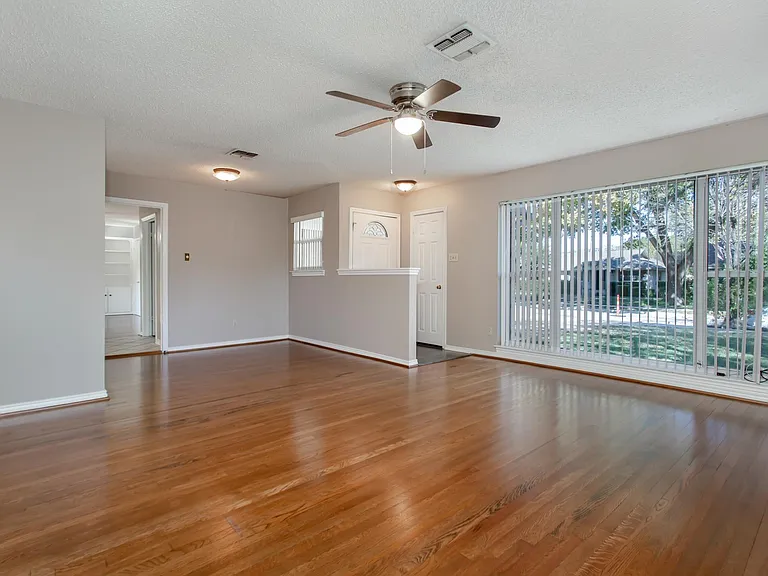 6912 Wake Forrest Dr — Photo 3