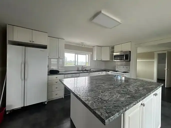 3 bed, 2.0 bath, $4,395 — Photo 3