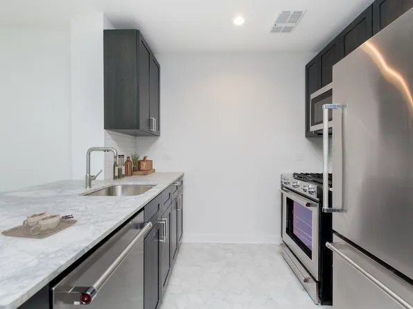 21 West End Avenue 2811 image 3 of 17