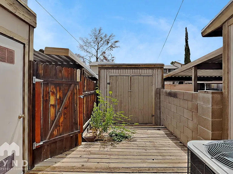 2747 N Pacific Dr — Photo 16
