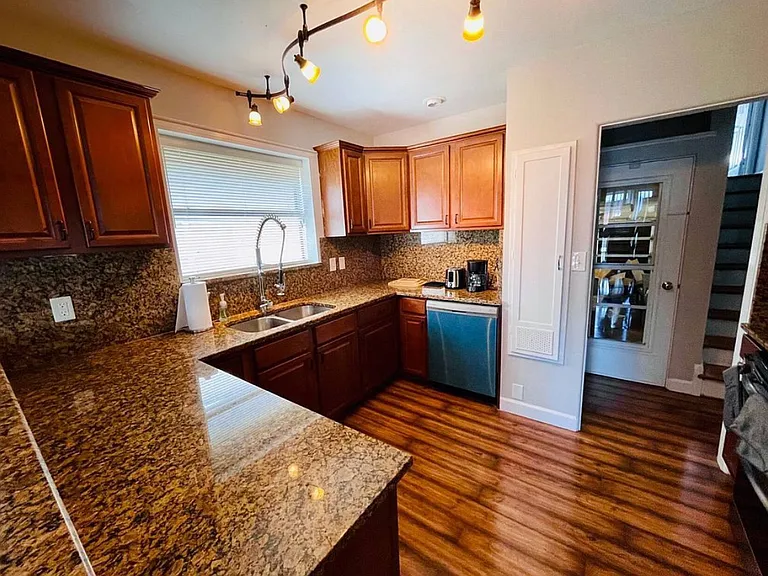 582 Revilo Blvd — Photo 9