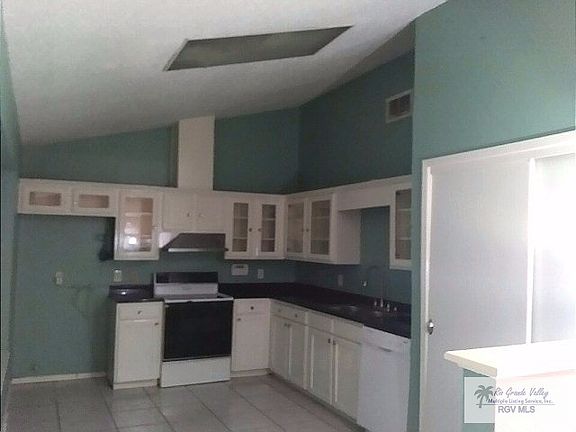 3rd image of 4122 Blue Bonnet Dr