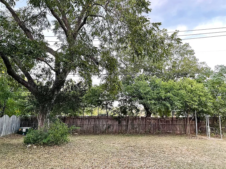 7000 Whispering Oaks Dr — Photo 14