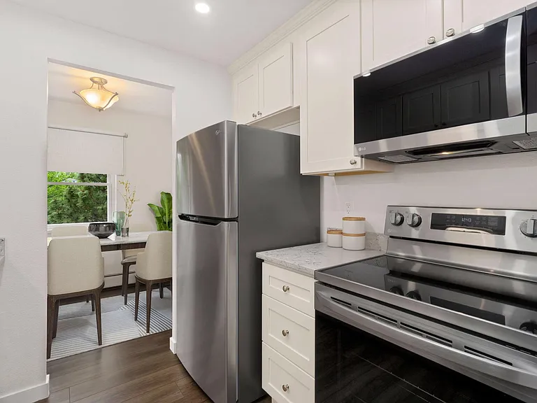 Golden Cir — Photo 4