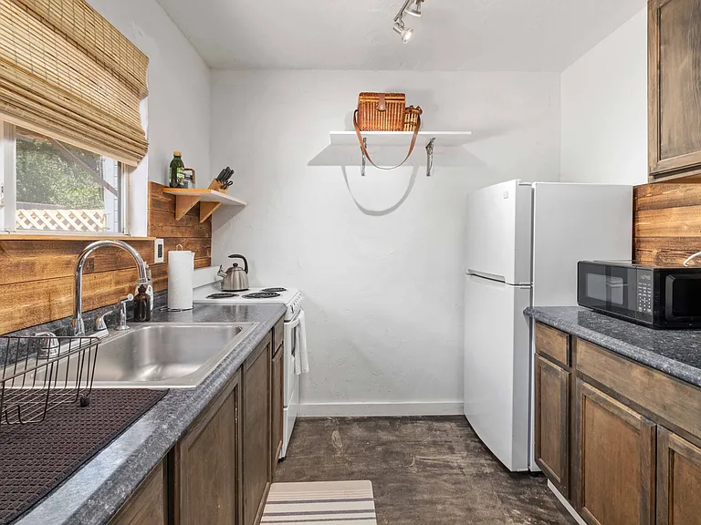 902 Presa Arriba Rd #B — Photo 7